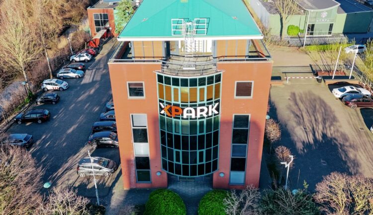Hoofdkantoor van XPark, waar dagelijks gewerkt wordt aan innovatieve parkeeroplossingen voor 2025